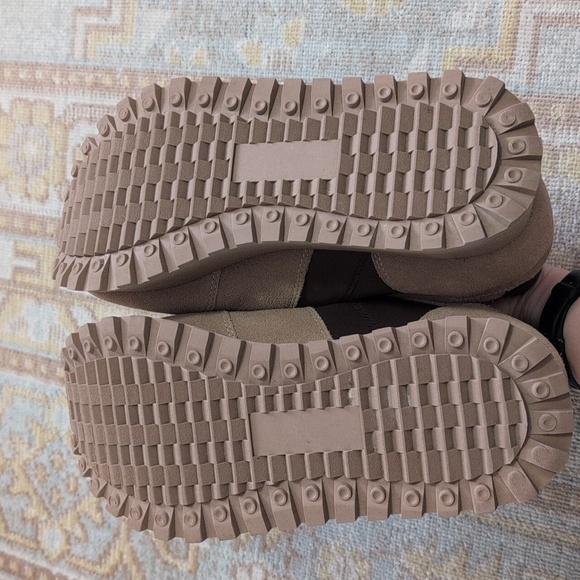 Silent D Vault Sneakers - Picture 5 of 6